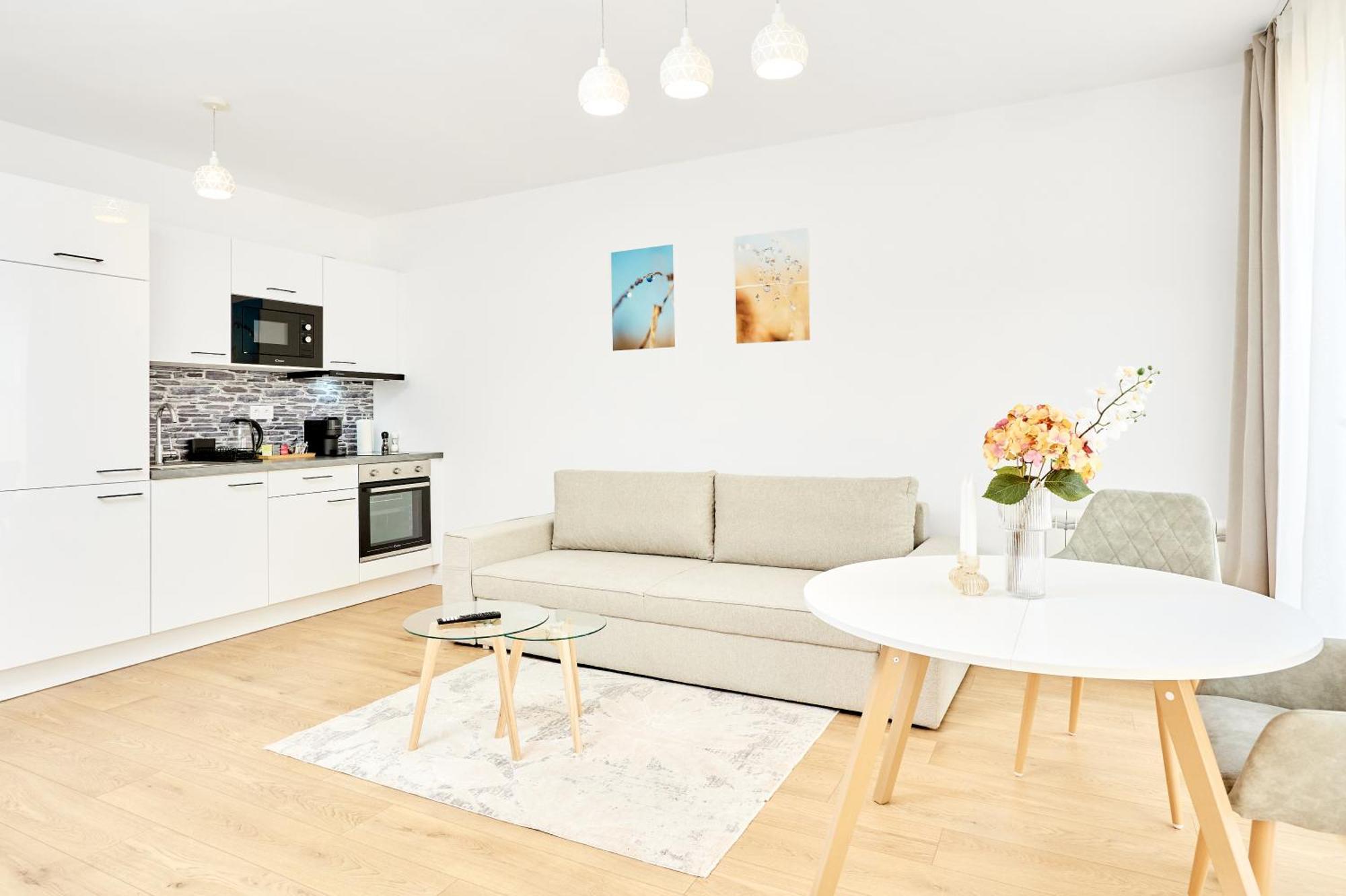 Azure - Cozy Center With Balcony Apartament