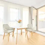 Azure - Cozy City Center Apartment With Balcony