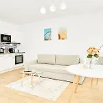 Azure - Cozy City Center Apartment With Balcony