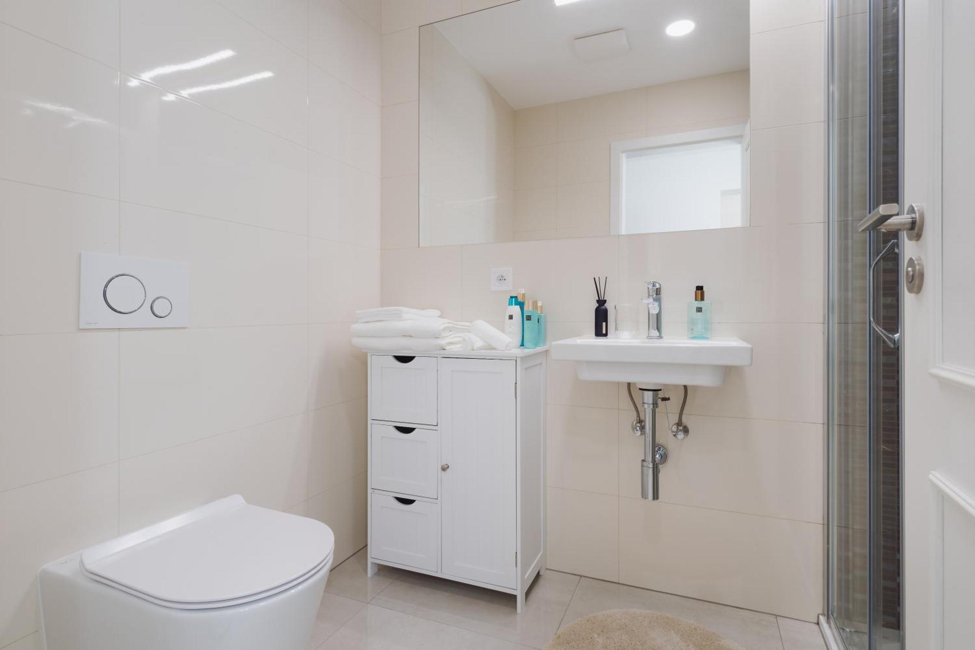 Appartamento Azure - Cozy Center With Balcony Praga