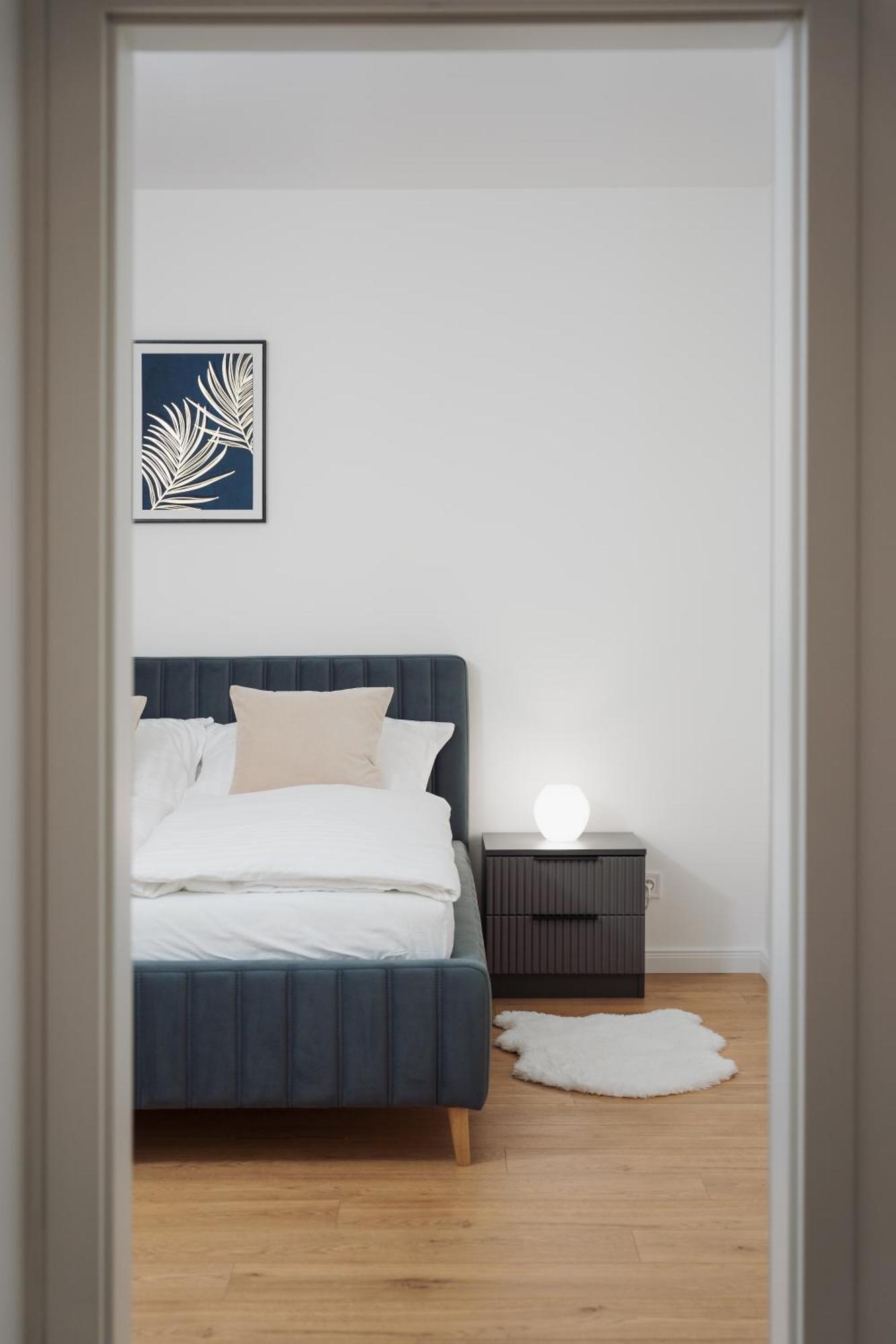 Azure - Cozy Center With Balcony
