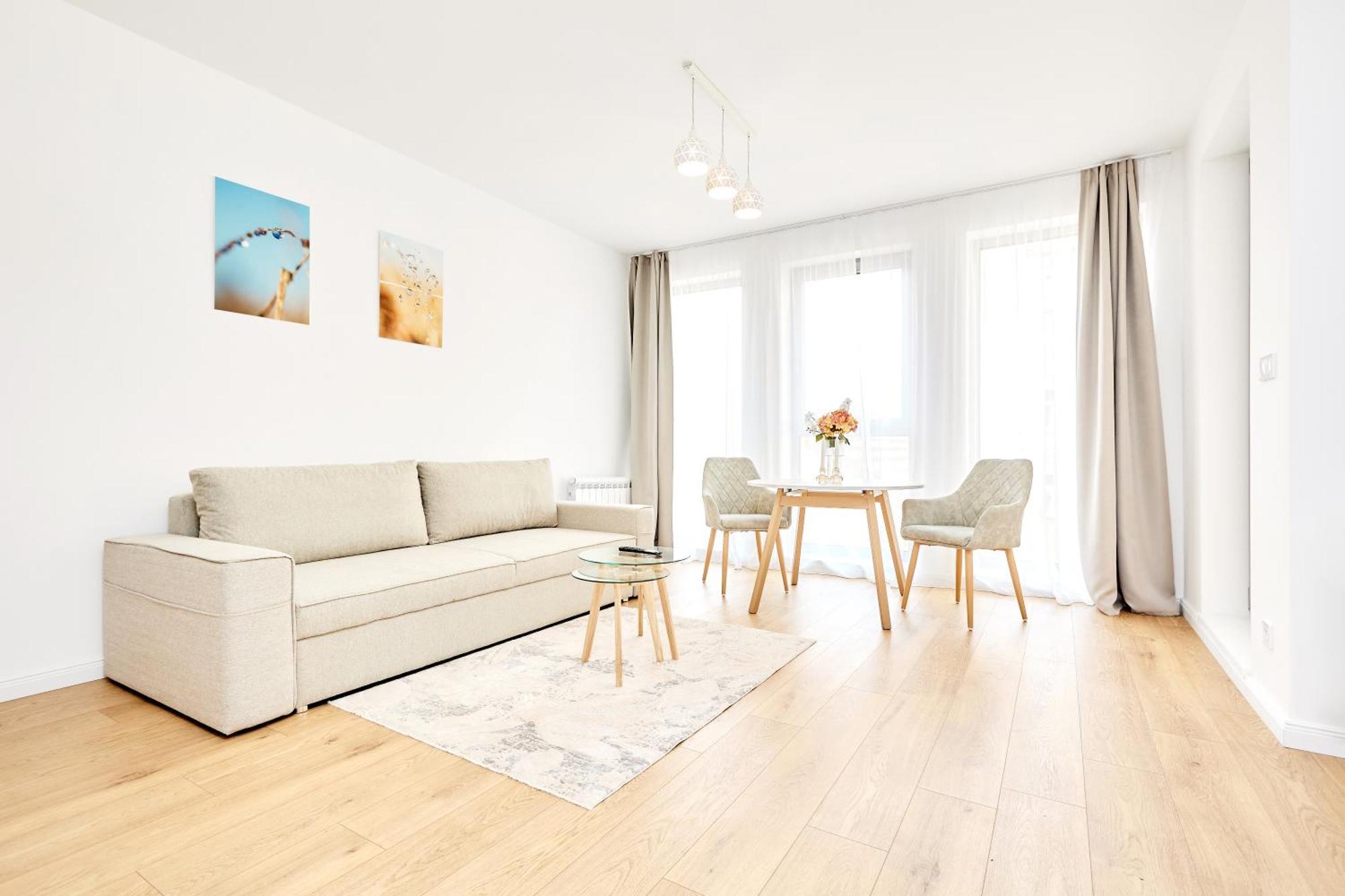 Azure - Cozy Center With Balcony Praga
